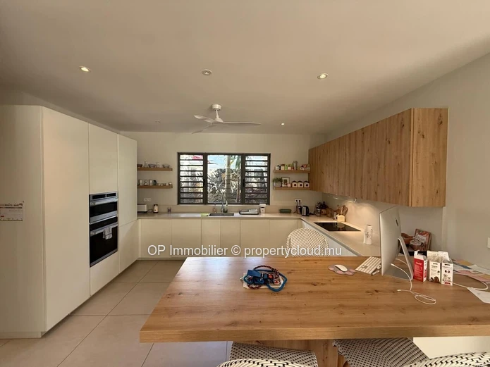 Maison meublée 4 chambres avec piscine à louer à Petit Raffray