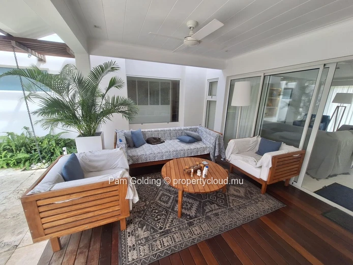 Serene Elegance: 3-Bedroom Villa in Clos du Littoral, Grand Baie
