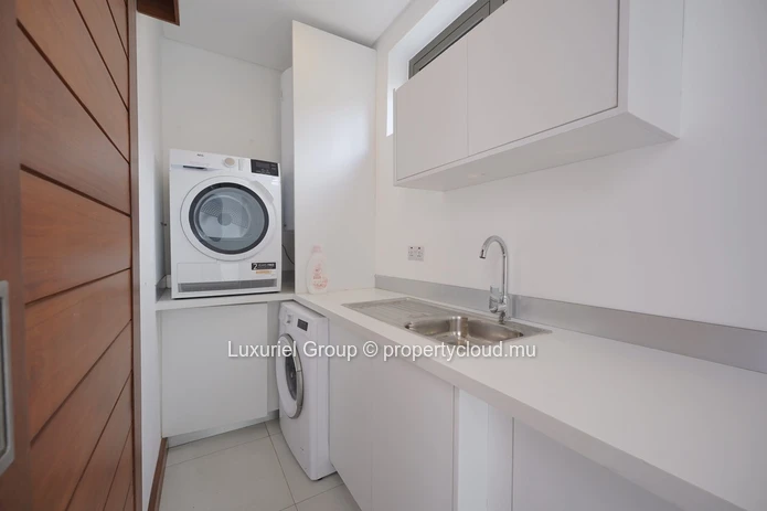 Appartement de luxe à vendre à Pointe aux Canonniers – 3 chambres en suite