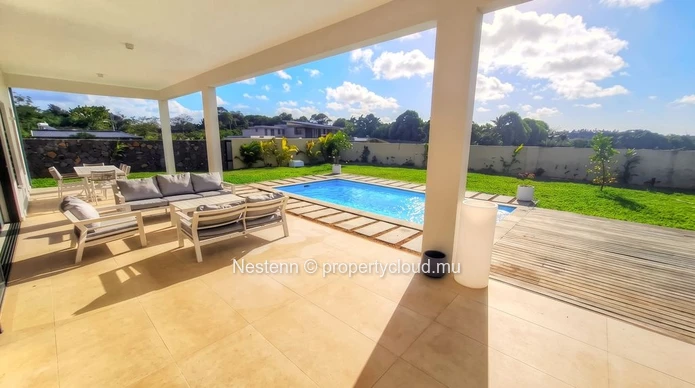 Villa familiale moderne de 4 chambres dans un beau jardin