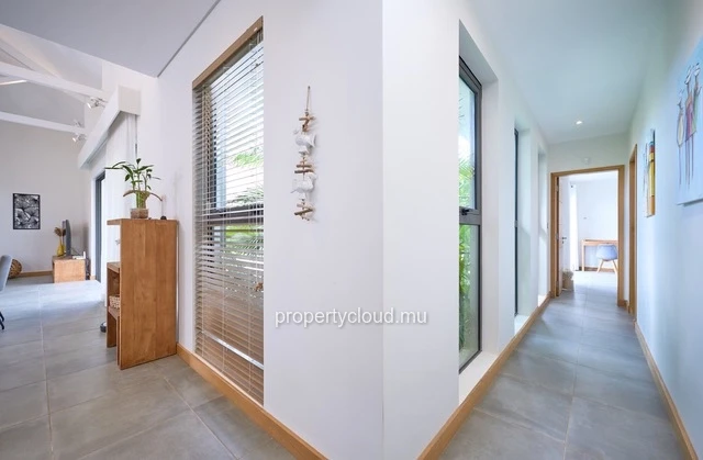 A vendre magnifique villa dans une residence accessible aux etrangers à Grand Baie, La Salette.