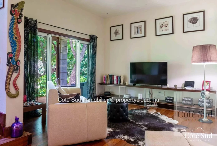 Villa for sale with view of the golf course and forest