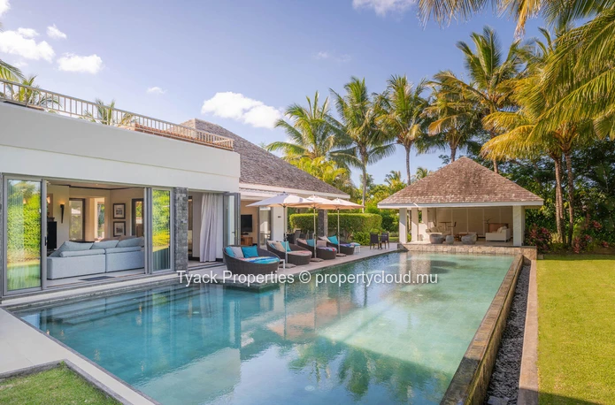 Exquisite 6-Bedroom Villa with Golf & Resort Privileges
