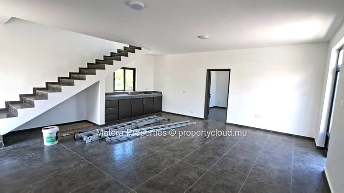 Superbe villa non meublée à vendre à Calodyne avec 1580m² de surface habitable et 316m² de terrain - Seulement Rs!