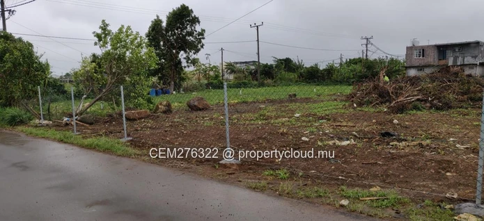Terrain à vendre de 26 perches à Circonstance, Moka – Emplacement de choix pour votre prochain investissement !