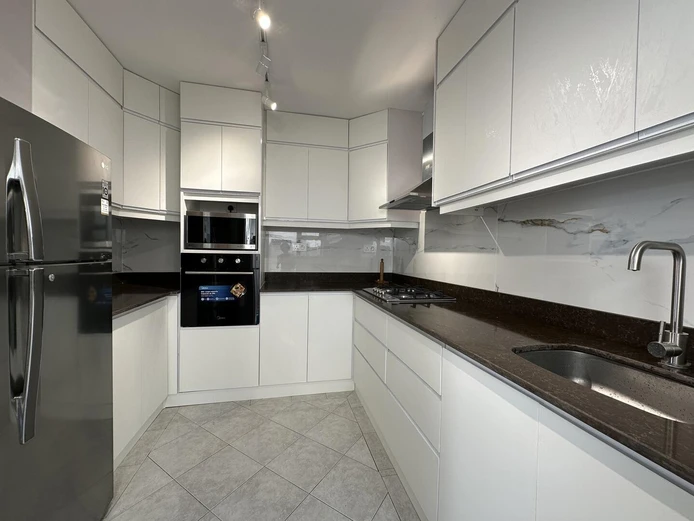 Live in the heart of Grand Bay, close to all commodities!