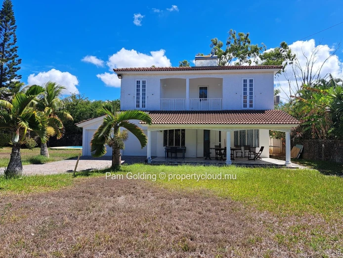 Pointe aux Canonniers – Maison à vendre – Pam Golding Mauritius