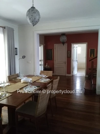 Hose for sale in Quatre-Bornes – Magnificent Contemporary Villa 