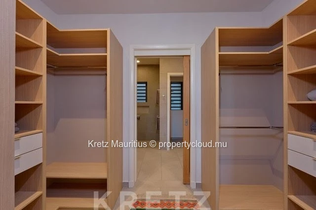 Brand-New Luxury Apartment – 3 En-Suite Bedrooms