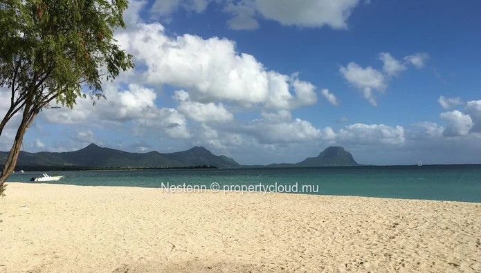 Beautiful 3 bedroom en suite penthouse ideally located next to the beach