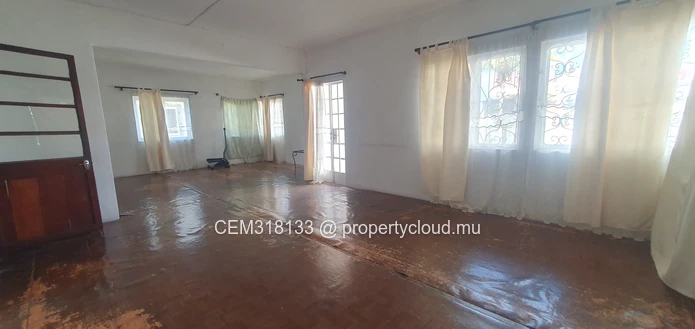 Terrain Résidentiel & Commercial 21 Perches à Vendre – Beau Séjour, Quatre-Bornes 