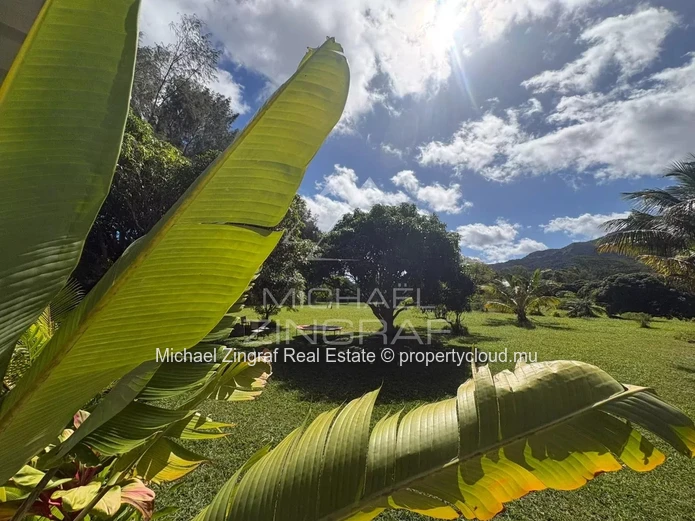 Terrain agricole avec maison conteneur de 3 chambres – Chamarel
