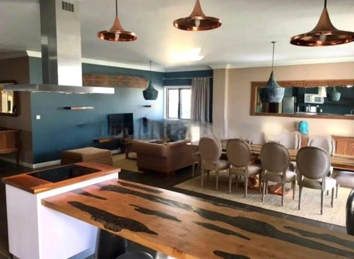 Penthouse luxueux entièrement meublé de 3 chambres à vendre à Rose Hill | Rs (Négociable)