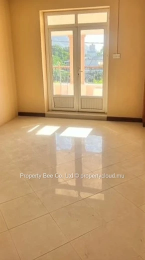 1st Floor Apartment: HillCrest Avenue / Corner of Avenue Des Dodos