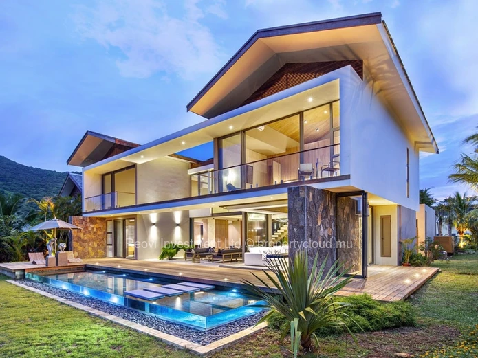 One of a Kind Luxury 5 Bedrooms Villa