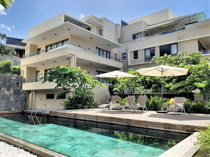 Tamarin for sale comfortable 2 bedroom apartment, located in Tamarin Bay, with access to the beach.