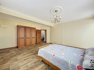 7 Bedroom House