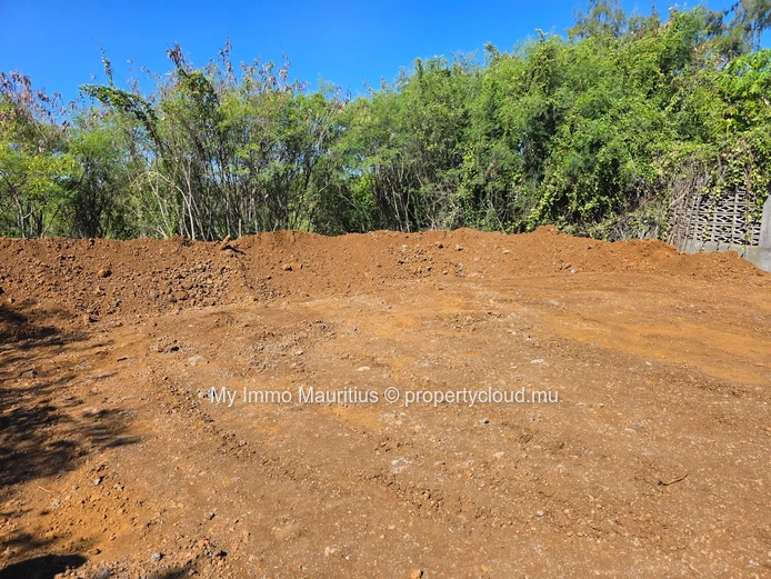 Terrain résidentiel à 3 min de la plage de Calodyne – 500 m²