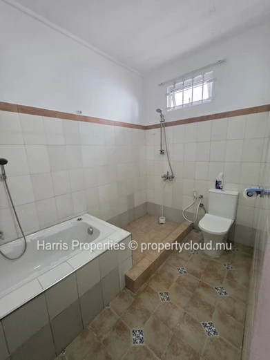 Appartement à étage à louer