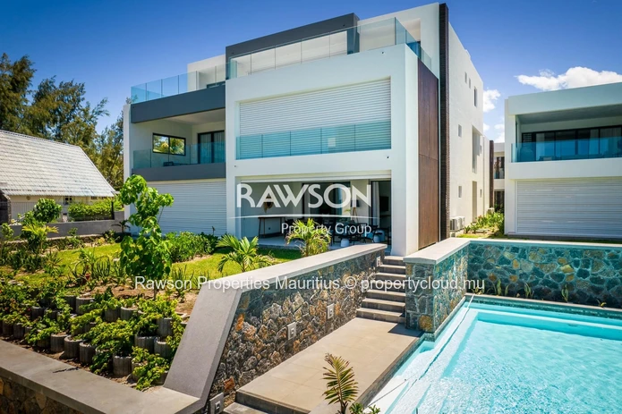 3 Bedroom Beachfront Apartment | Pool And Garden | Poste Lafayette | Lease Hold