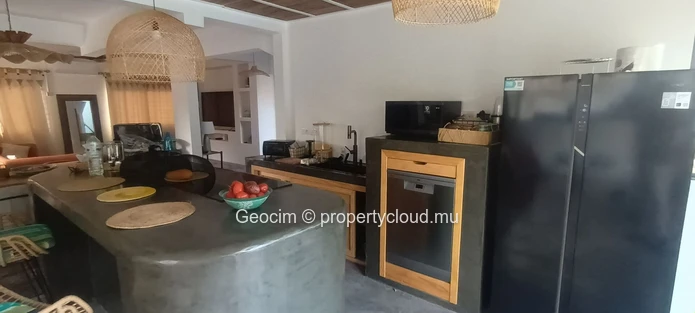 Tamarin Maison meublée rénovée de 4 càc 3 sdb Terrasse Piscine Jardin arboré. Sur 284 toises terrain clos. (Mandat exclusif)