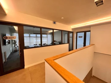 Spacious and modern office space of 80sqm in a strategic business park 