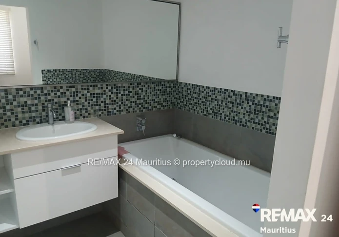 Cape Bay Living - 2-Bedroom En Suite Units with Private Jacuzzi