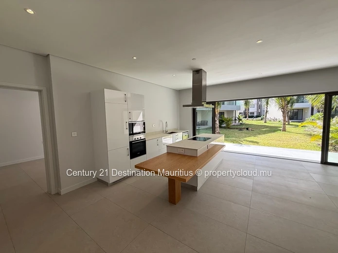 Ground Floor Corner Apartment | La Pointe | Pointe aux Canonniers | 130m²