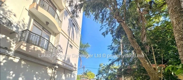 Elegant 3-BR Apartment in Quatre Bornes with Modern Amenities