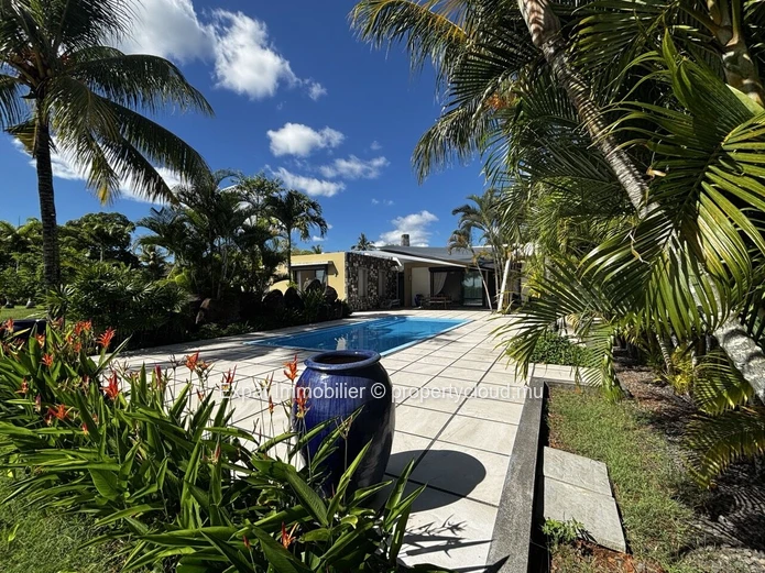 Spectacular 400 M² Villa Set In 6,000 M² Of Landscaped Gardens – Daruty Forest