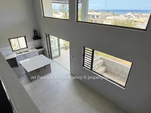 Stunning G+2 Apartment with Sea and Mountain Views in Flic en Flac - 166m² Living Space, 3 Bedrooms, Communal Pool - ...