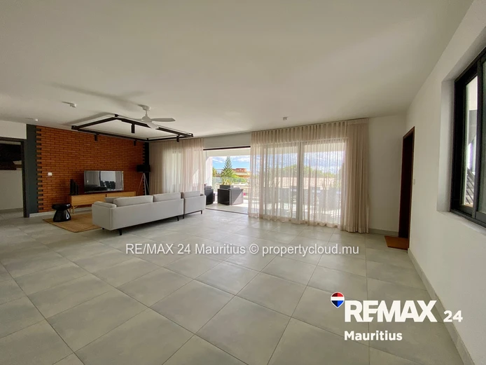 Stylish 3-Bedroom Apartment in the Heart of Tamarin