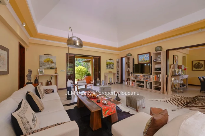 À Vendre – Somptueuse Villa dans un Domaine Golfique Sécurisé à Tamarin, Île Maurice