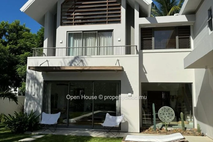 Luxury Villa Mon Choisy, Golf, 4 ensuite bedrooms, swimming pool, fitness, SPA, tennis, Padel. Alvalaible to foreigners.