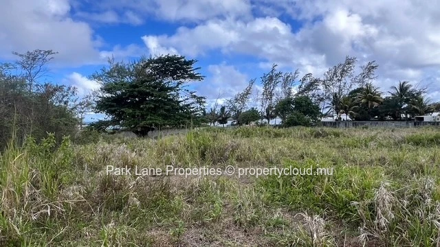 Terrain résidentiel pied dans l'eau  - 1.90 arpent - Le Bouchon