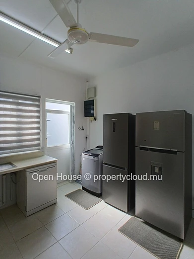 5-Bedroom Villa for Rent in Tamarin, 280m² Living Space, beach access