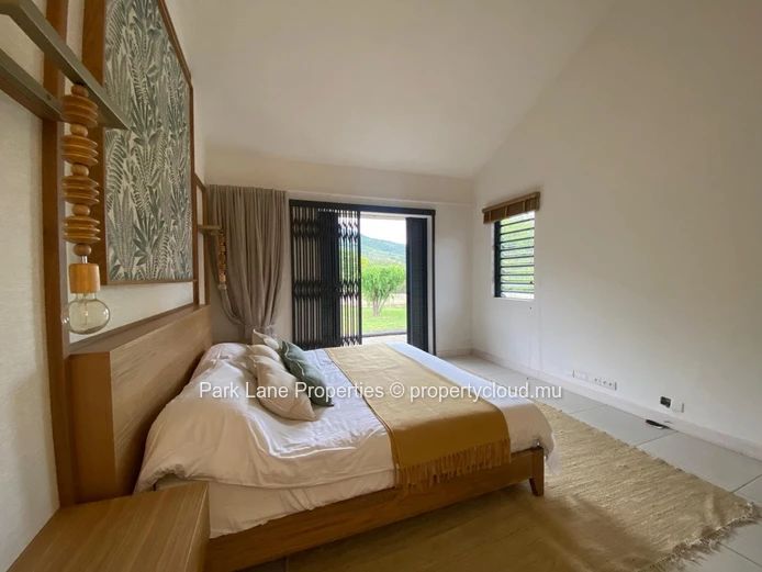 Maison d'architecte spacieuse sur jardin généreux