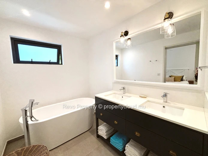 Seafront Ground Floor Apartment : St Antoine Residences