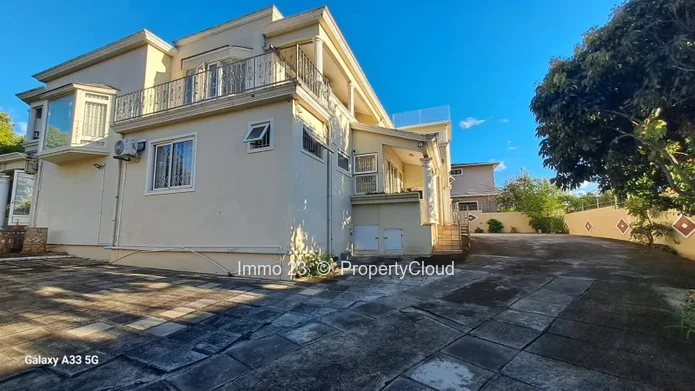 House / Villa - 5 bedrooms - Eb00e8ne - Ref. MA99468VE