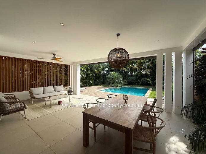 Maison meublée 4 chambres avec piscine à louer à Petit Raffray