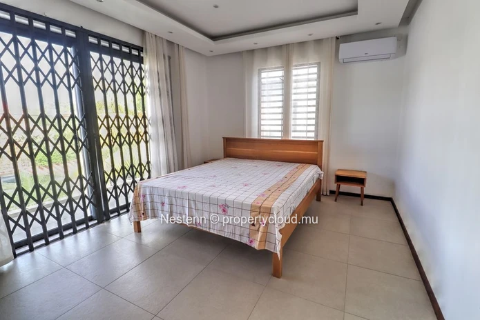 Viila avec 4 chambres, un espace bureau et une cuisine entièrement équipée