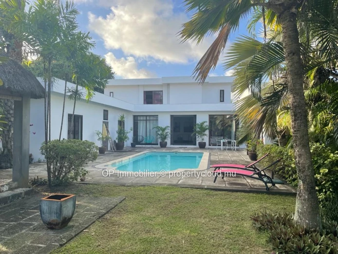 Maison 4 chambres avec piscine à vendre à Calodyne