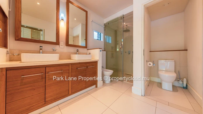 Townhouse de Prestige à La Marina avec Terrasse, Piscine et Amarrage privé de 11m