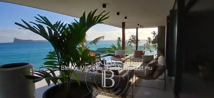 CAP MALHEUREUX - Beach front penthouse - 2 bedrooms