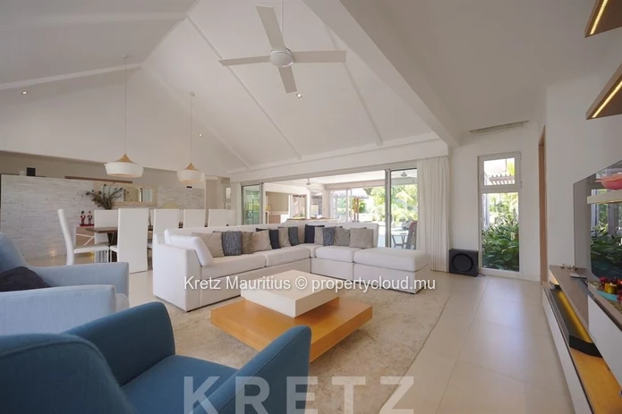 Contemporary villa with pool and jacuzzi in the heart of Grand Baie