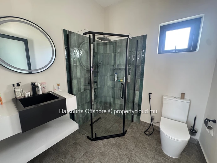 Spacieuse Villa de 3 Chambres avec Piscine Privée & Parking