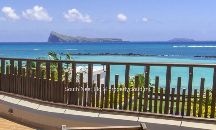 Seafront penthouse with an incredible view