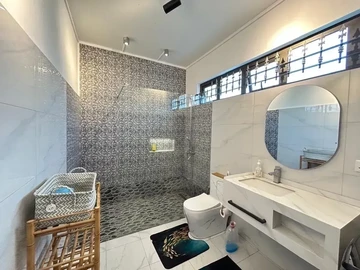 6 Bedroom Villa