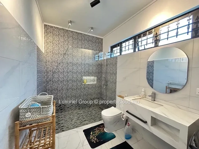 Modern Contemporary Villa For Rent – Sottise