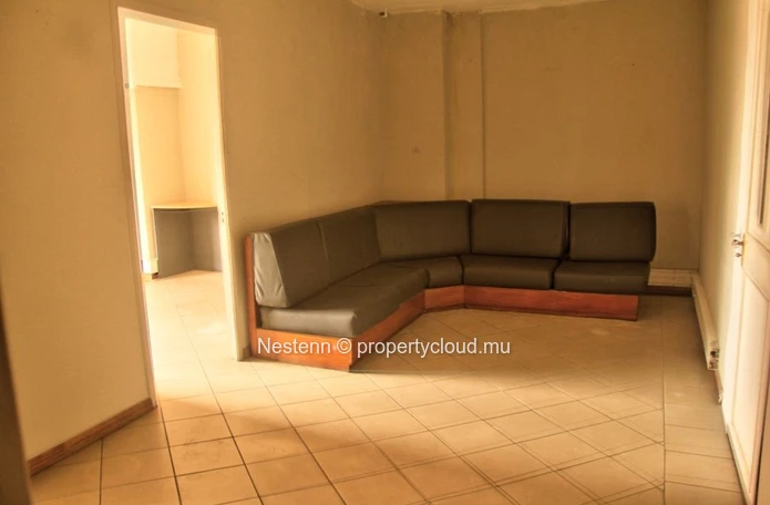 Local commercial traditionnel spacieux de 850 m²